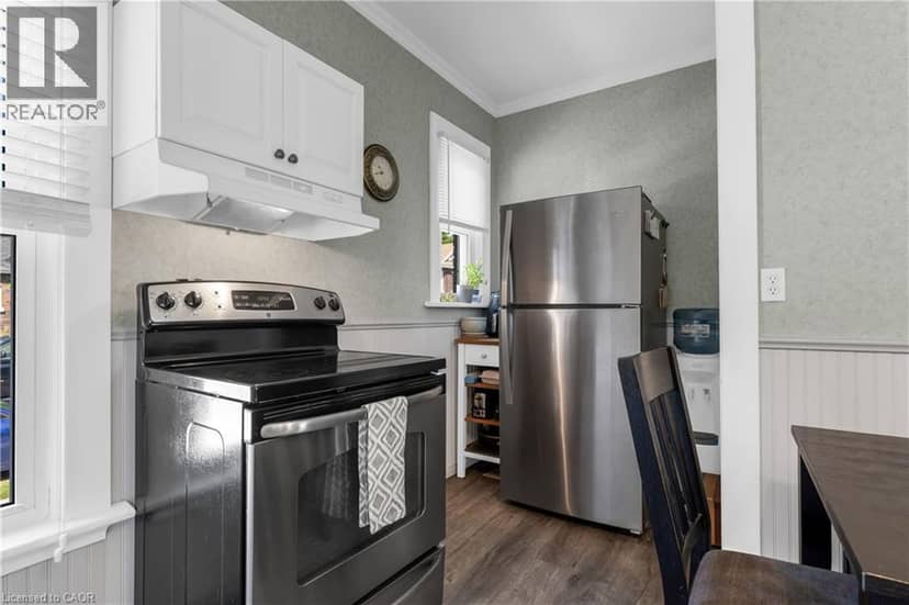 50 STRATHCONA Avenue — photo 18 of 32