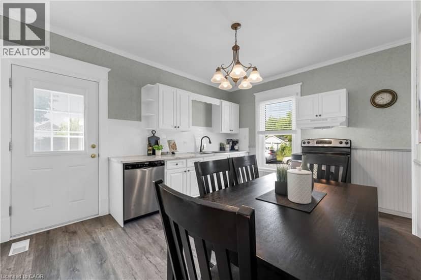 50 STRATHCONA Avenue — photo 16 of 32