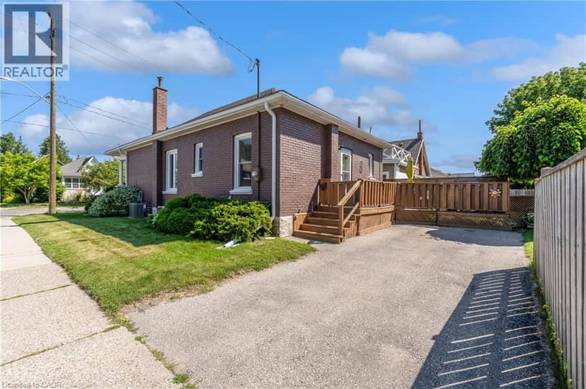 50 STRATHCONA Avenue — photo 28 of 32