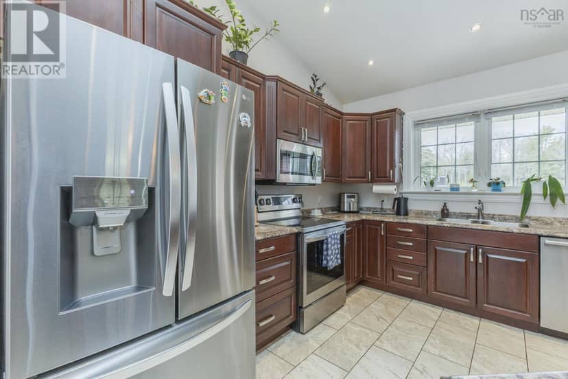 3548 Gairloch Road — photo 5 of 40