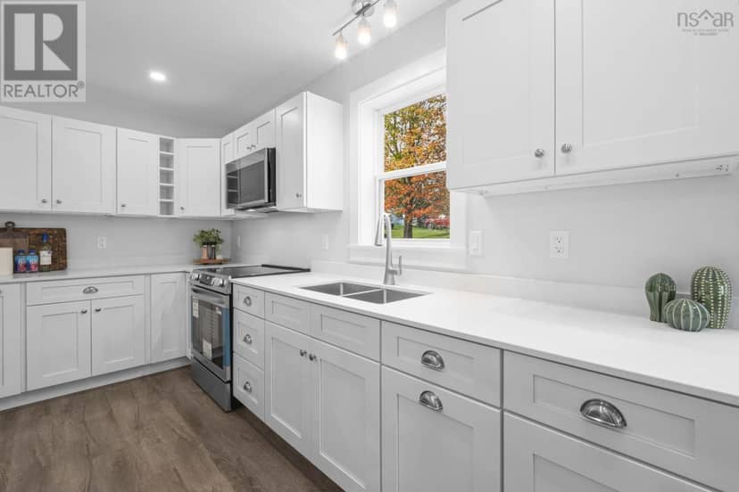 36 Pemberton Avenue — photo 12 of 40