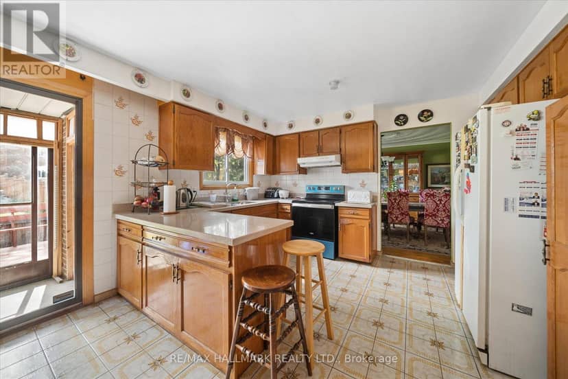 16 Ascolda Boulevard — photo 13 of 40