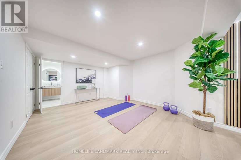 1323 Greenwood Crescent — photo 34 of 40