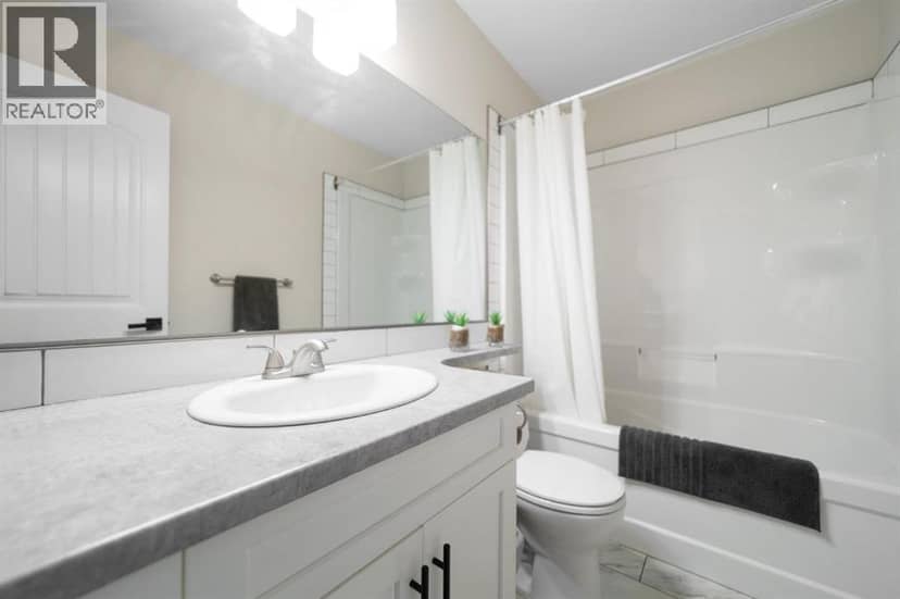 4408B 73 Street — photo 11 of 23