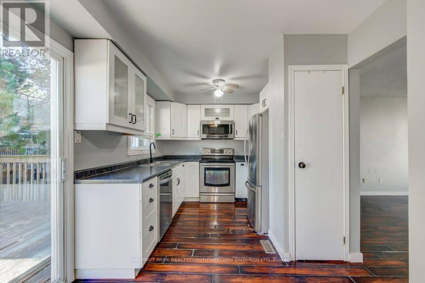 16 - 320 Westminister Avenue — photo 11 of 40