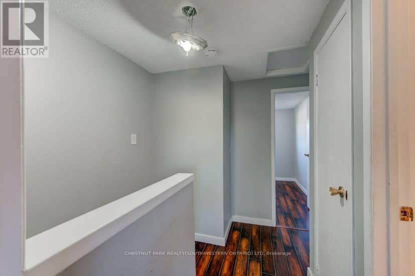 16 - 320 Westminister Avenue — photo 18 of 40