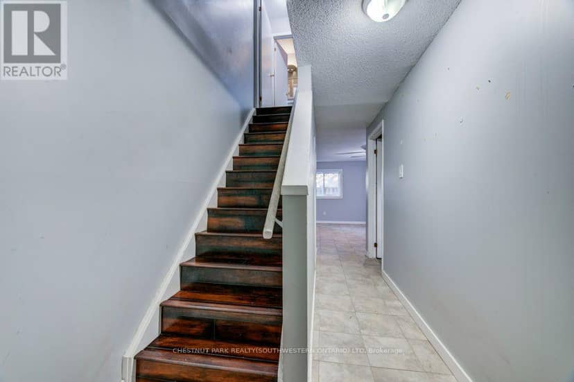 16 - 320 Westminister Avenue — photo 31 of 40