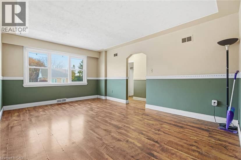 549 WEBER Street E — photo 8 of 33