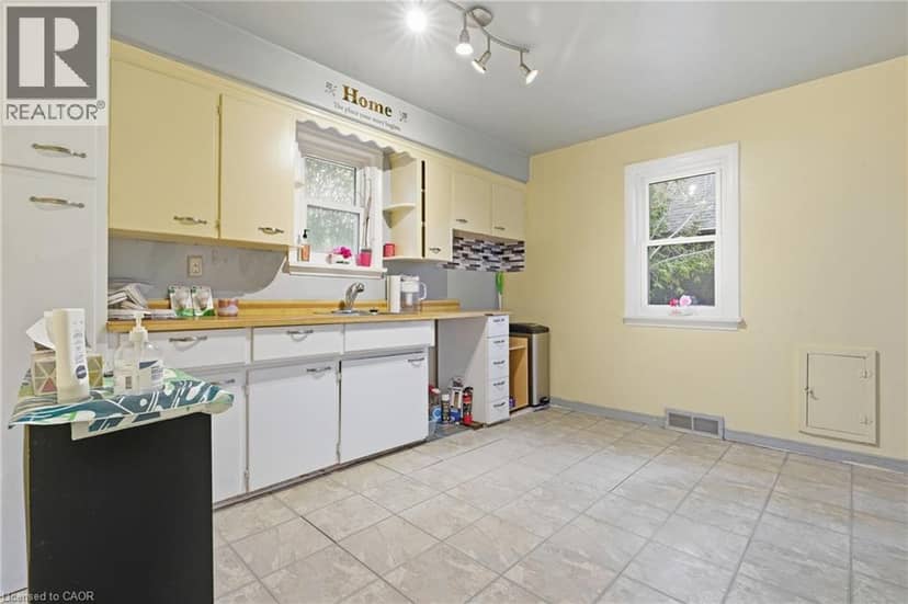 549 WEBER Street E — photo 10 of 33
