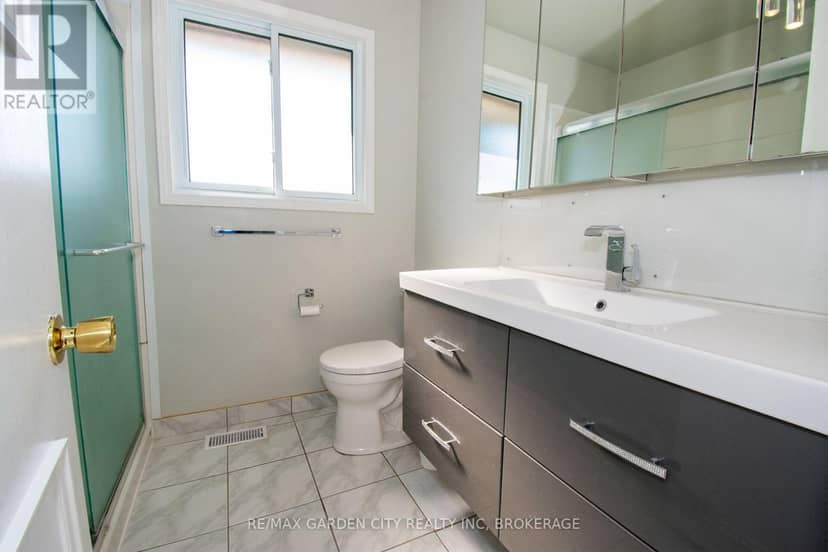 15 Karen Crescent — photo 22 of 40
