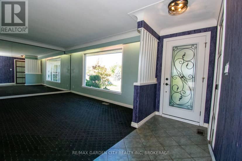 15 Karen Crescent — photo 4 of 40