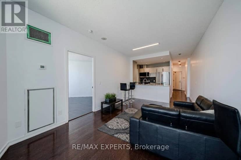 2905 - 8 York Street — photo 14 of 40