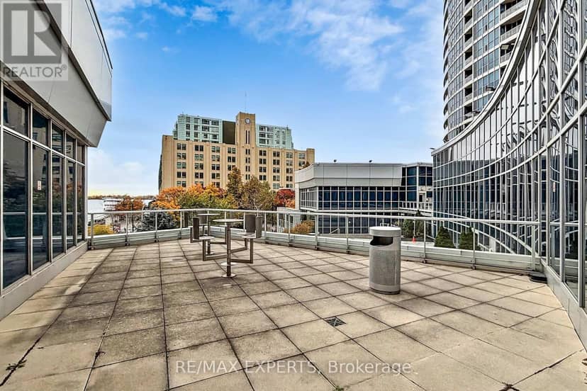 2905 - 8 York Street — photo 34 of 40