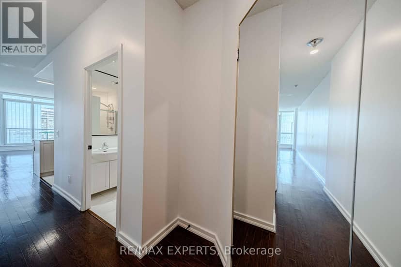 2905 - 8 York Street — photo 7 of 40