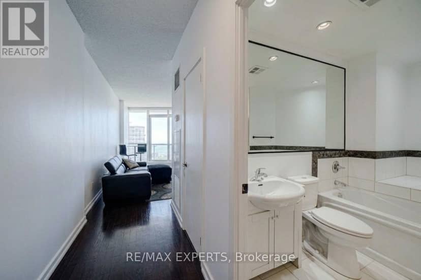 2905 - 8 York Street — photo 8 of 40