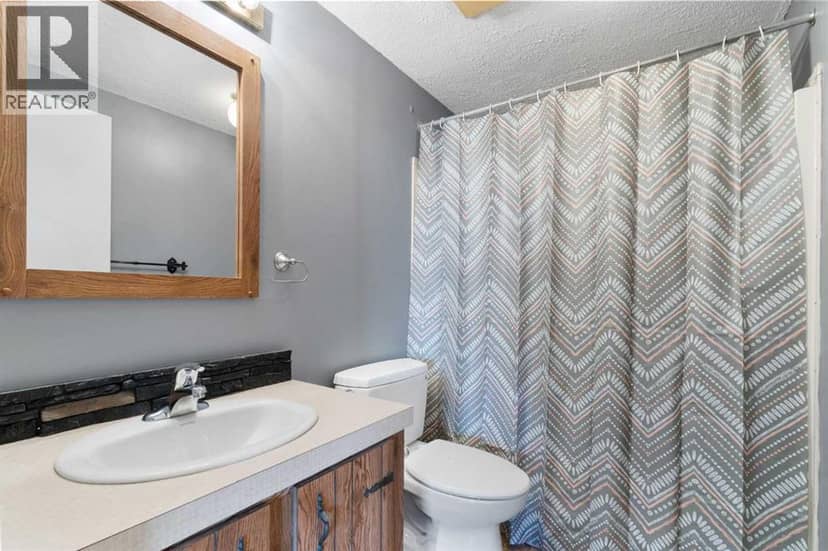 320 Railway Avenue NW — photo 21 of 36