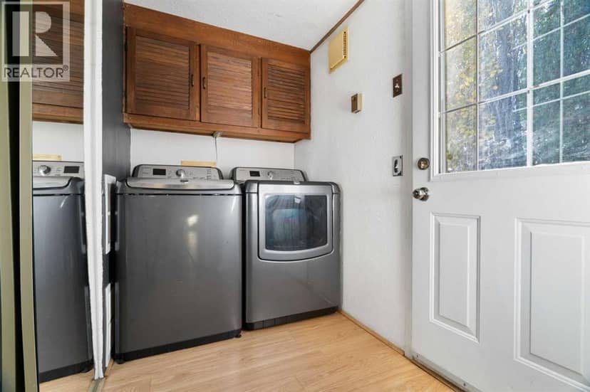 320 Railway Avenue NW — photo 26 of 36