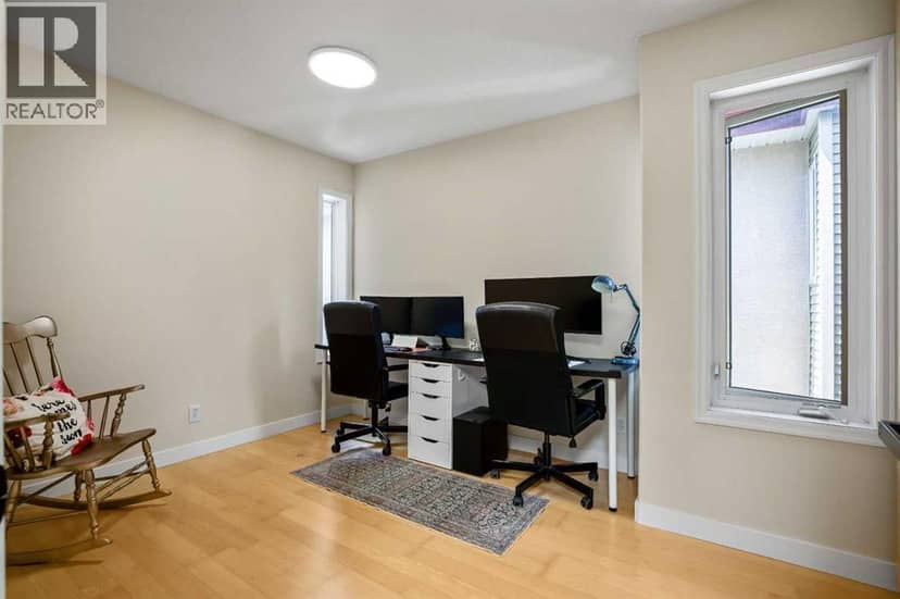 2705 11 Avenue SE — photo 19 of 31