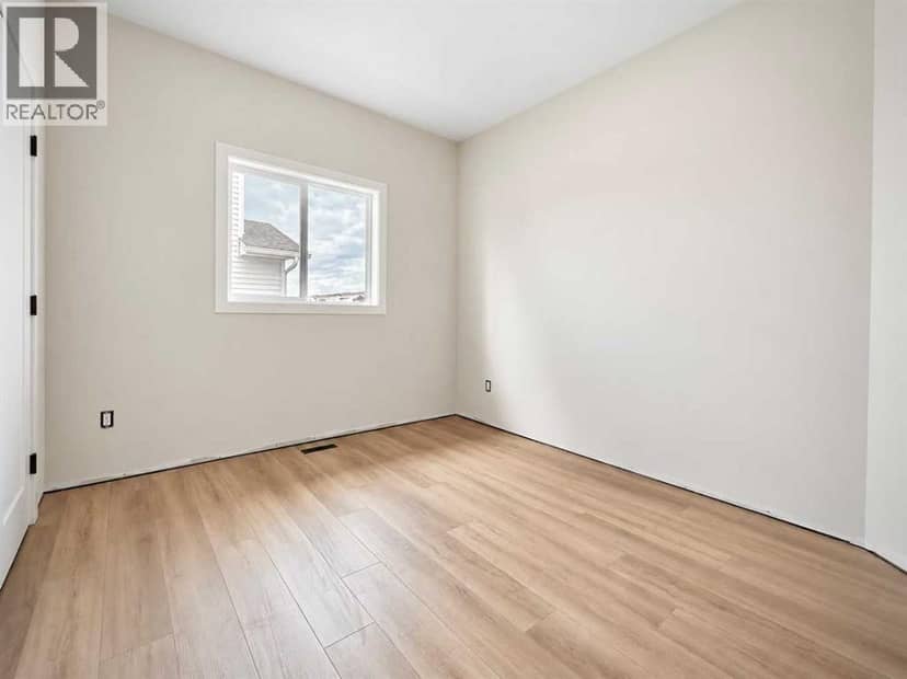 8706 83 Avenue — photo 19 of 32