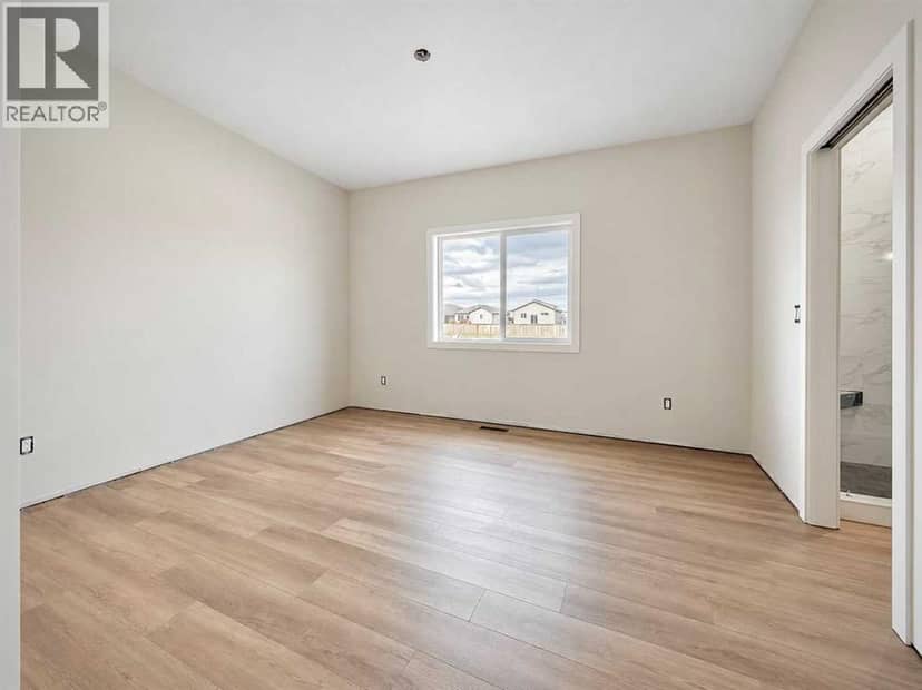 8706 83 Avenue — photo 12 of 32