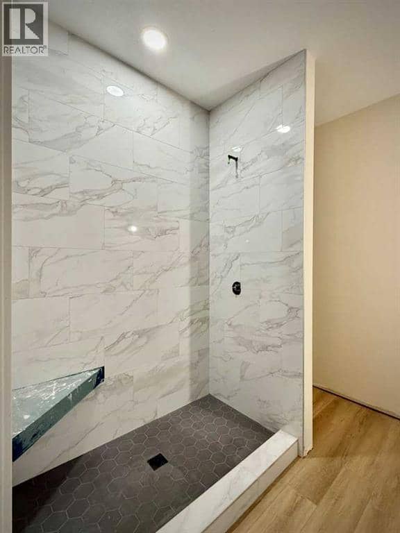 8706 83 Avenue — photo 14 of 32