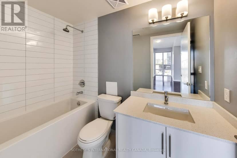1122 - 460 Adelaide Street E — photo 11 of 22