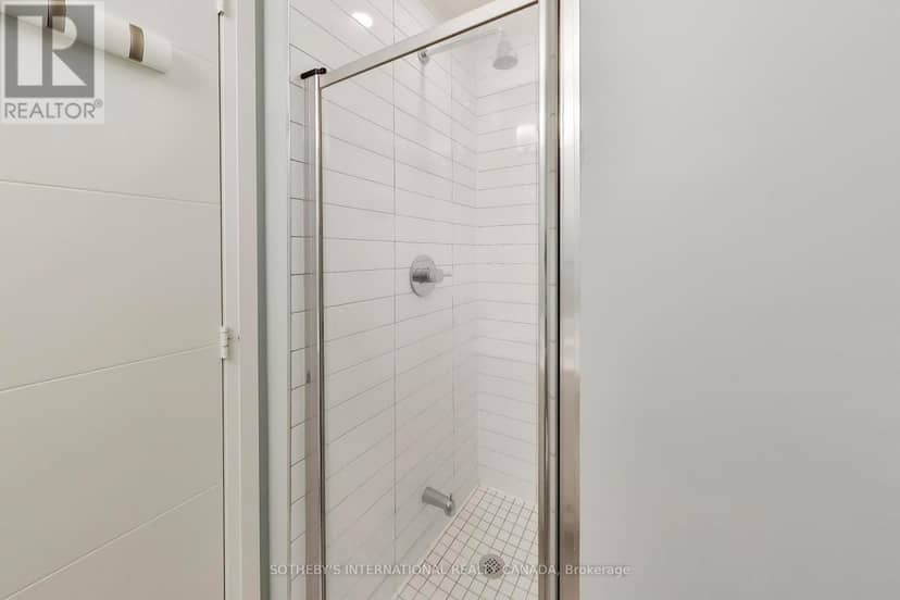 1122 - 460 Adelaide Street E — photo 15 of 22