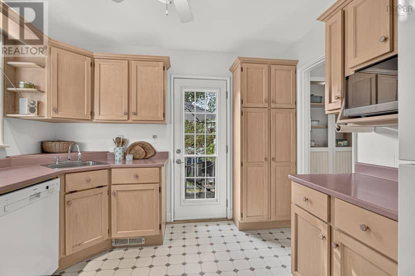 2590 Poplar Street — photo 9 of 20
