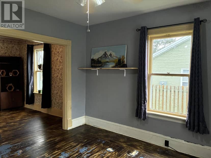 53 RIVERSIDE Avenue — photo 9 of 31