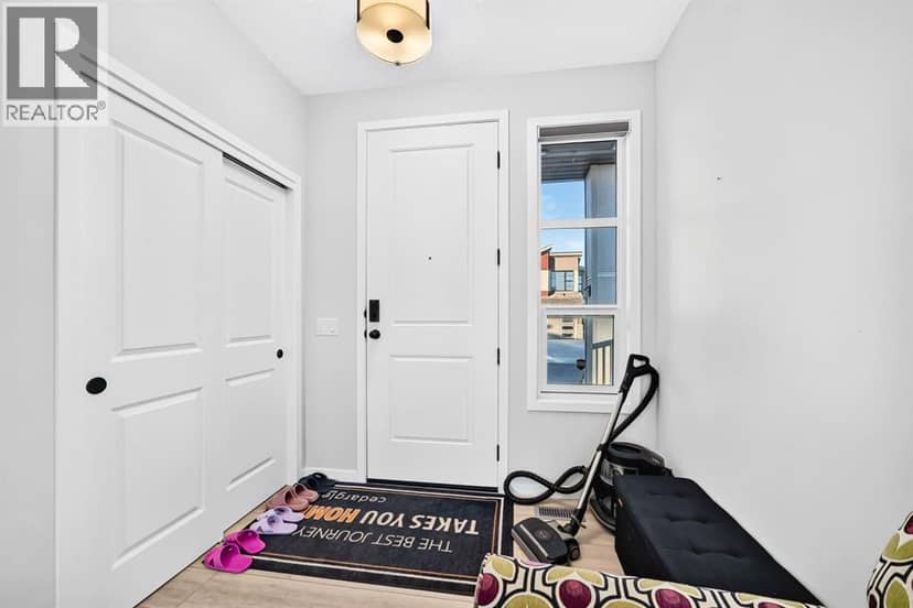 216 Lucas Place NW, Calgary, photo 3