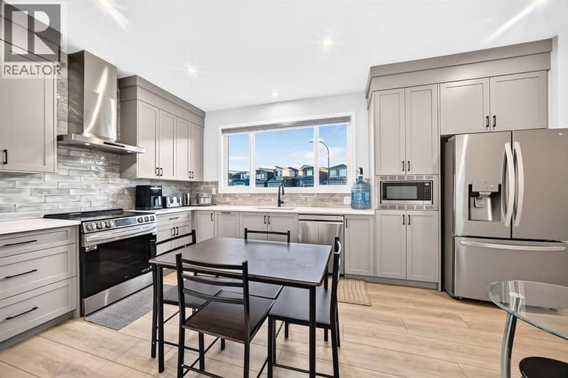 216 Lucas Place NW, Calgary, photo 4