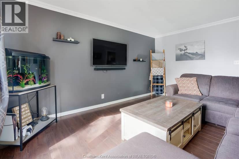 109 McGeorge STREET — photo 9 of 35