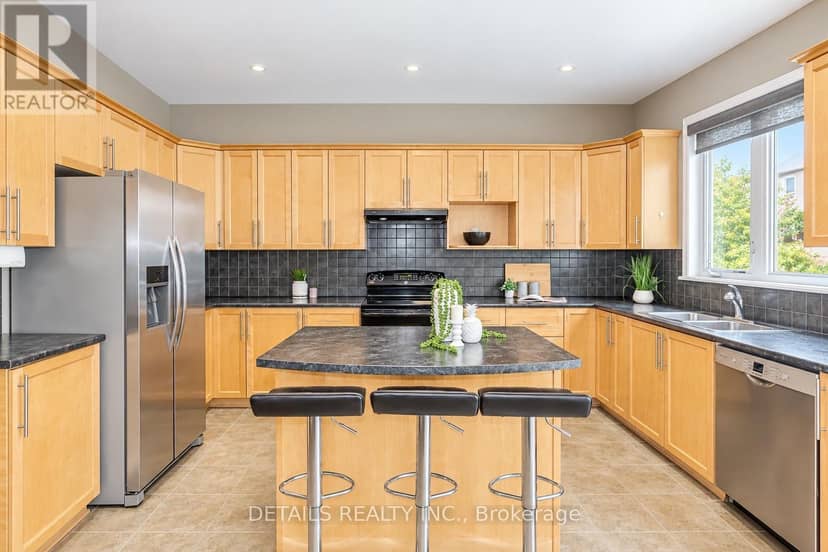 703 Kilmar Crescent — photo 15 of 40