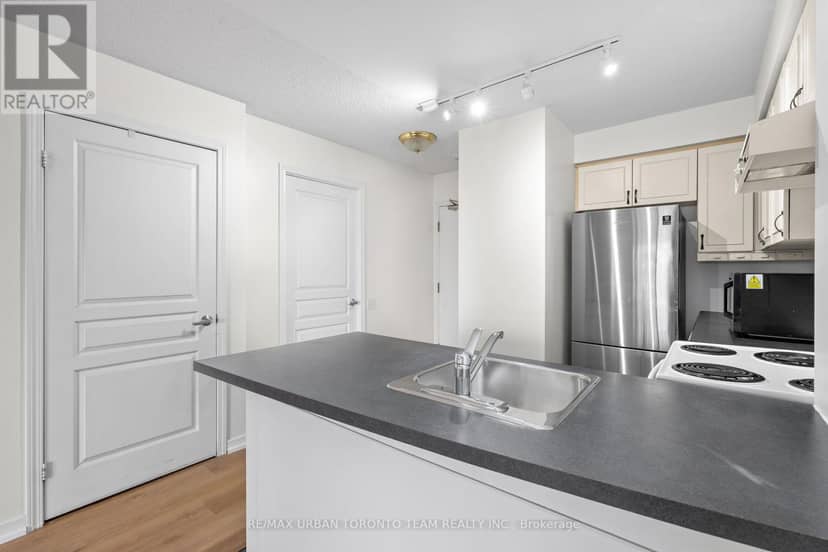 #505 - 140 Bathurst Street — photo 10 of 30