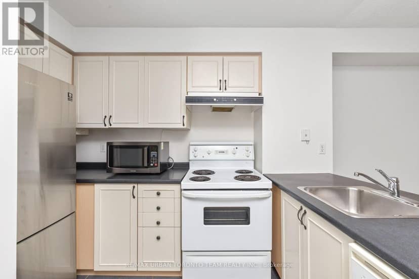 #505 - 140 Bathurst Street — photo 12 of 30