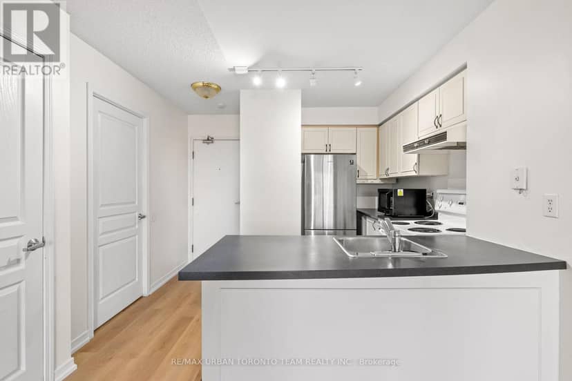 #505 - 140 Bathurst Street — photo 9 of 30