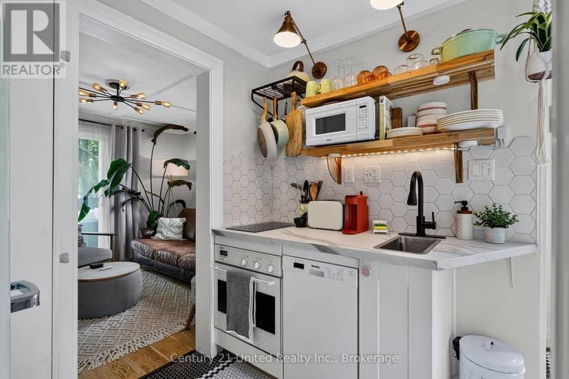 182 Durham Street — photo 8 of 40