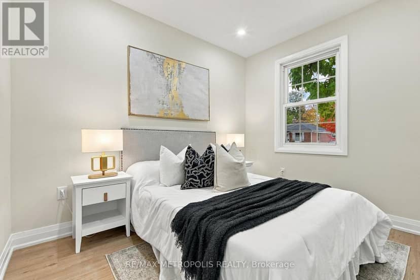 488 McKellar Street — photo 11 of 33
