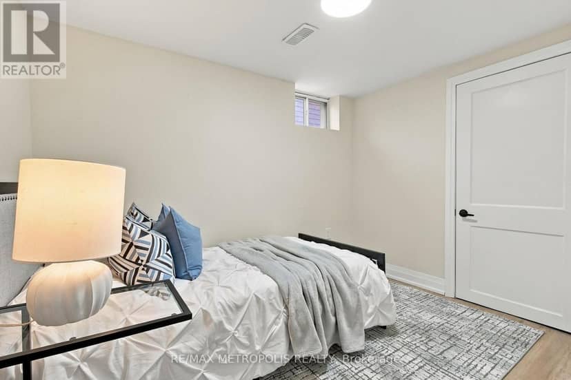 488 McKellar Street — photo 25 of 33