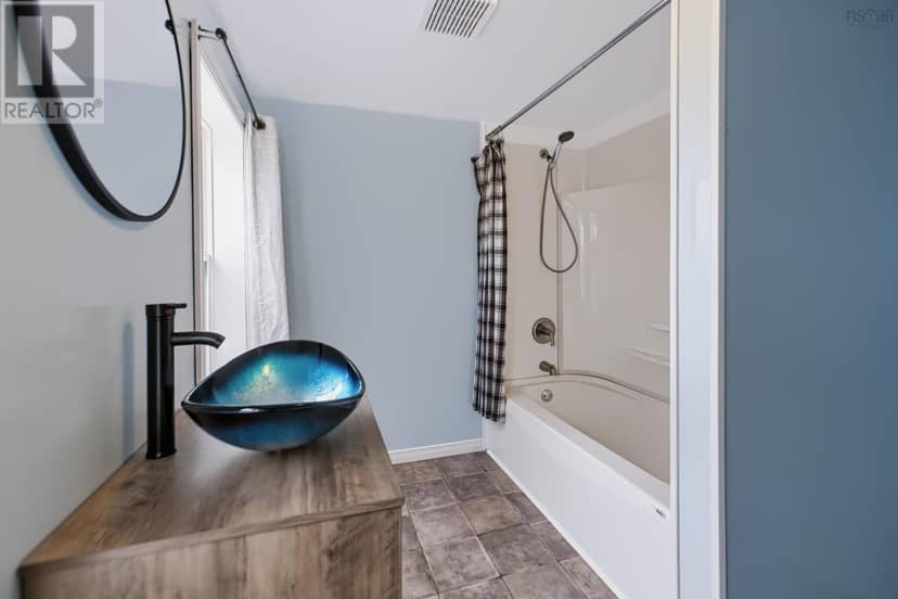 20 Cowan Street — photo 17 of 27