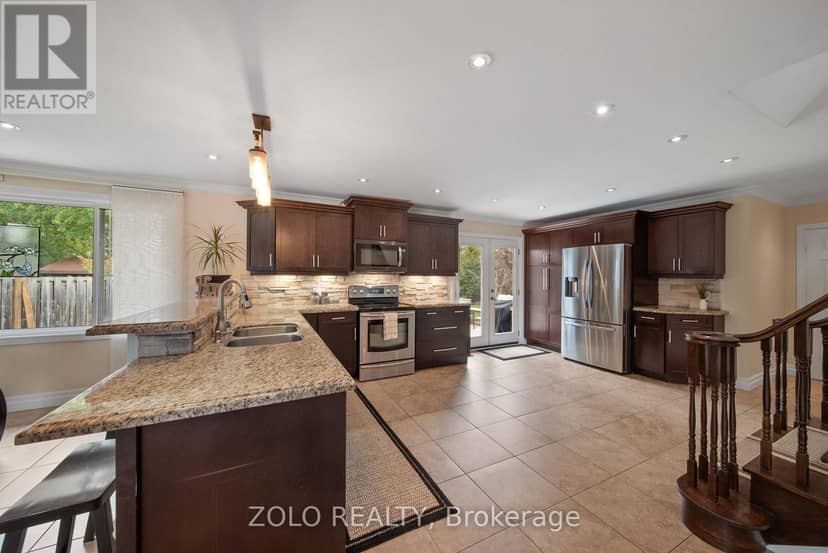 6911B Hickling Crescent — photo 19 of 40