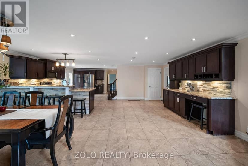 6911B Hickling Crescent — photo 15 of 40