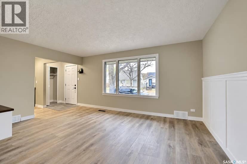 3721 Caen AVENUE — photo 10 of 30