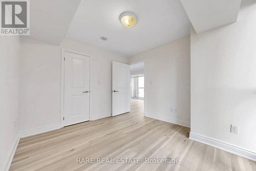 512 - 400 Adelaide Street E — photo 25 of 30