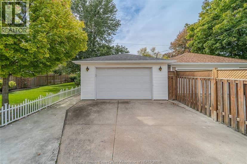 1049 Buckingham Road — photo 36 of 40