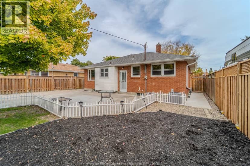 1049 Buckingham Road — photo 33 of 40