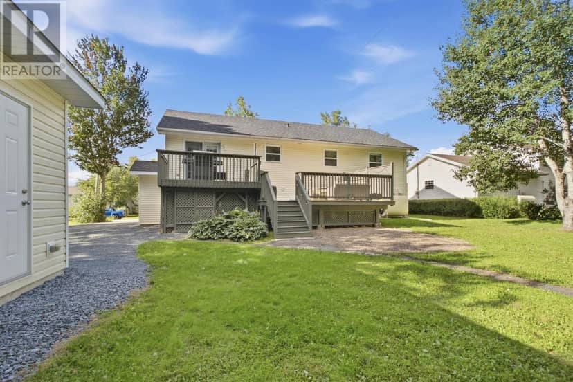 4 Alder Crescent — photo 34 of 40