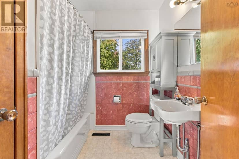 122 Campbell Avenue — photo 18 of 32