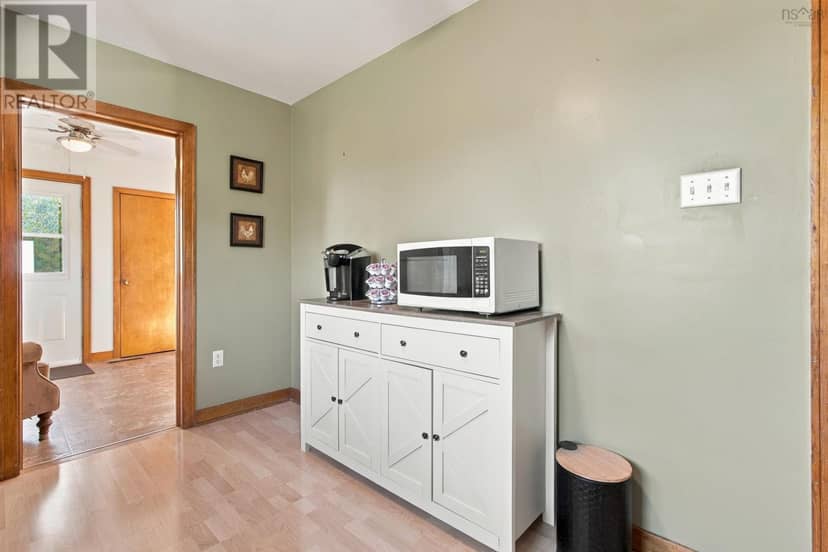 122 Campbell Avenue — photo 12 of 32