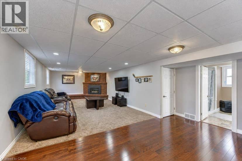 34 WAYNE Drive — photo 26 of 40